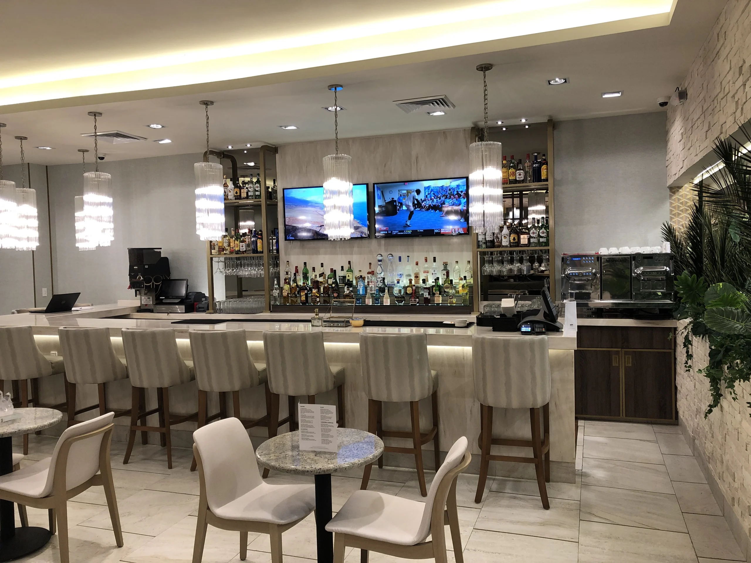 Stuck At CUN Airport For Several Hours Before Your Flight? Check Out The MERA Business Lounge!